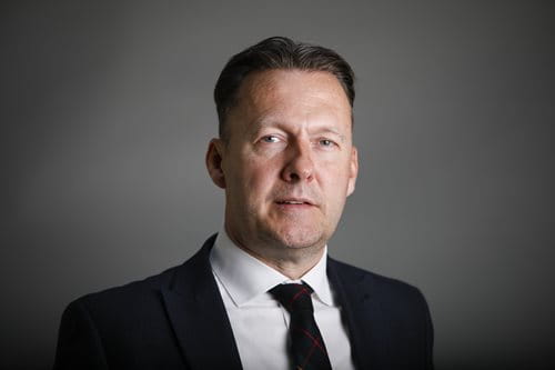 File:Official portrait of Russell Findlay (cropped).jpg - Wikimedia Commons